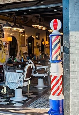 理发店的“三色灯”有什么历史由来故事吗?